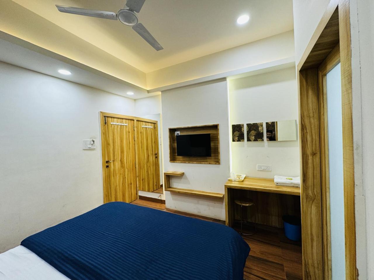 Hotel Shree Mahakal Krapa Удджайн Экстерьер фото